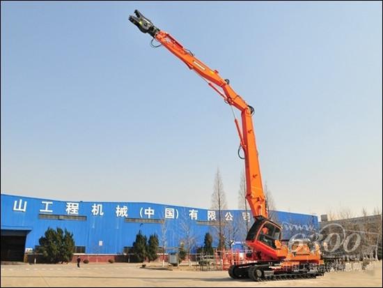 斗山工程機(jī)械中國(guó)區(qū)第一臺(tái)拆樓機(jī)驚艷亮相 房屋拆除工程迎來(lái)新利器